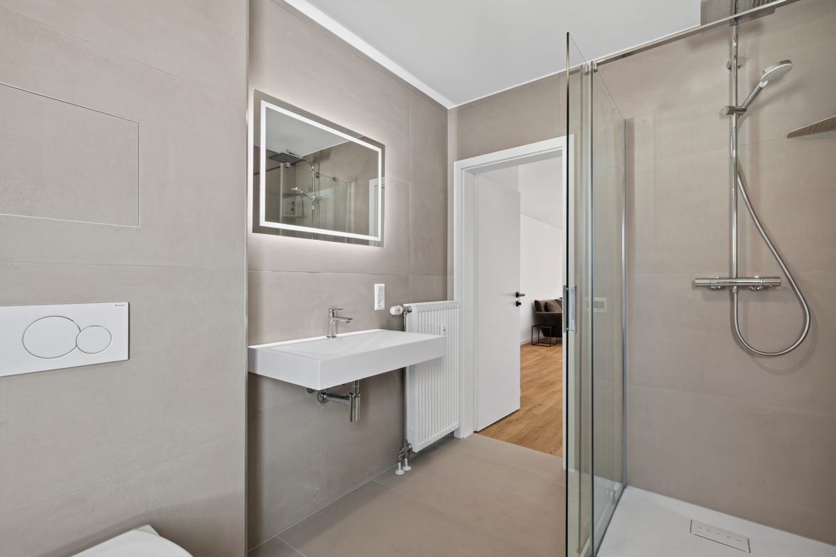 Bad Ansicht 2 Immobilienangebot - Linkenheim-Hochstetten / Linkenheim - Wohnungen - Modernisiert, gepflegt und bezugsbereit: Attraktive 3,5-Zimmer-Wohnung mit Balkon und Garage!