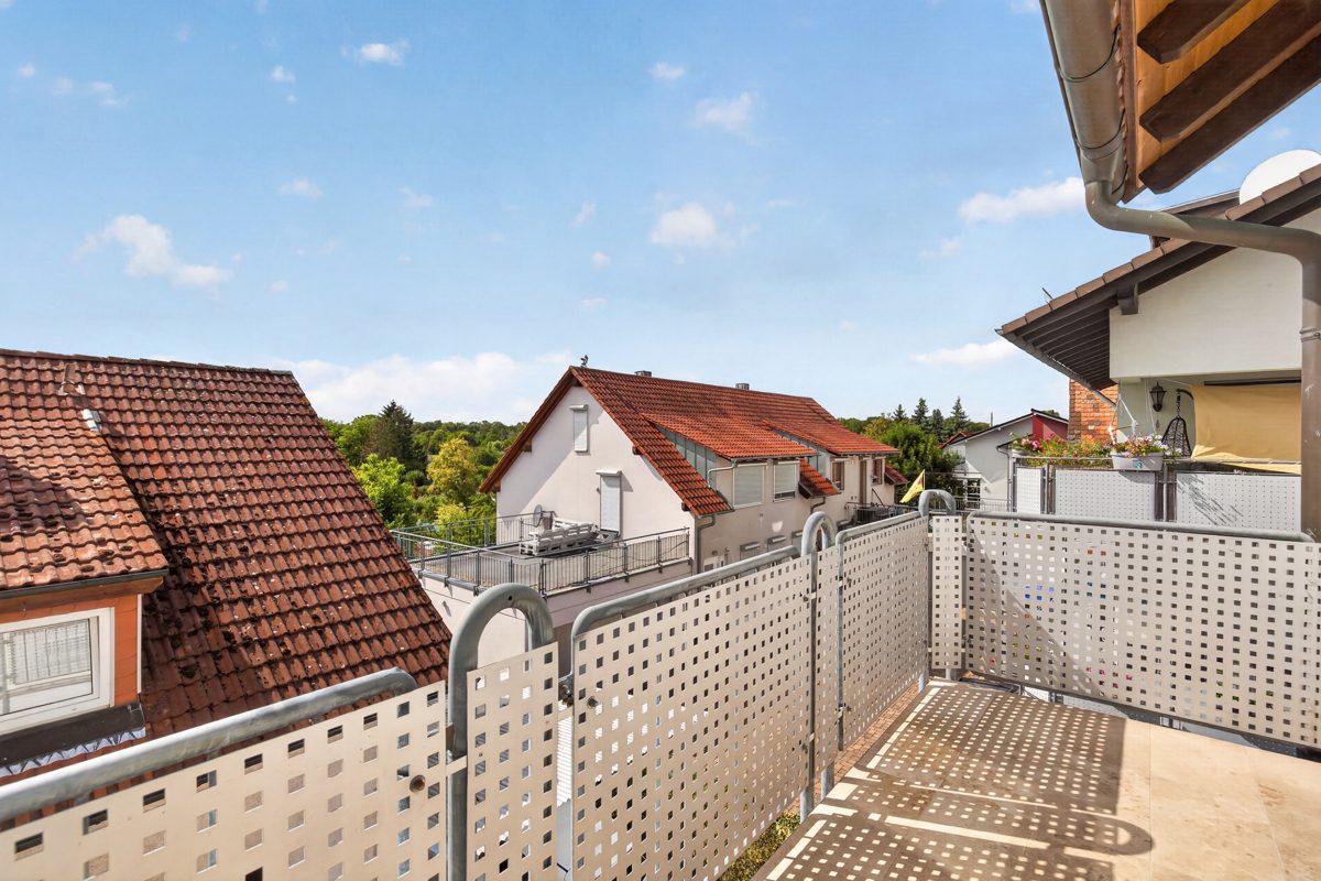 Balkon Immobilienangebot - Linkenheim-Hochstetten / Linkenheim - Wohnungen - Modernisiert, gepflegt und bezugsbereit: Attraktive 3,5-Zimmer-Wohnung mit Balkon und Garage!