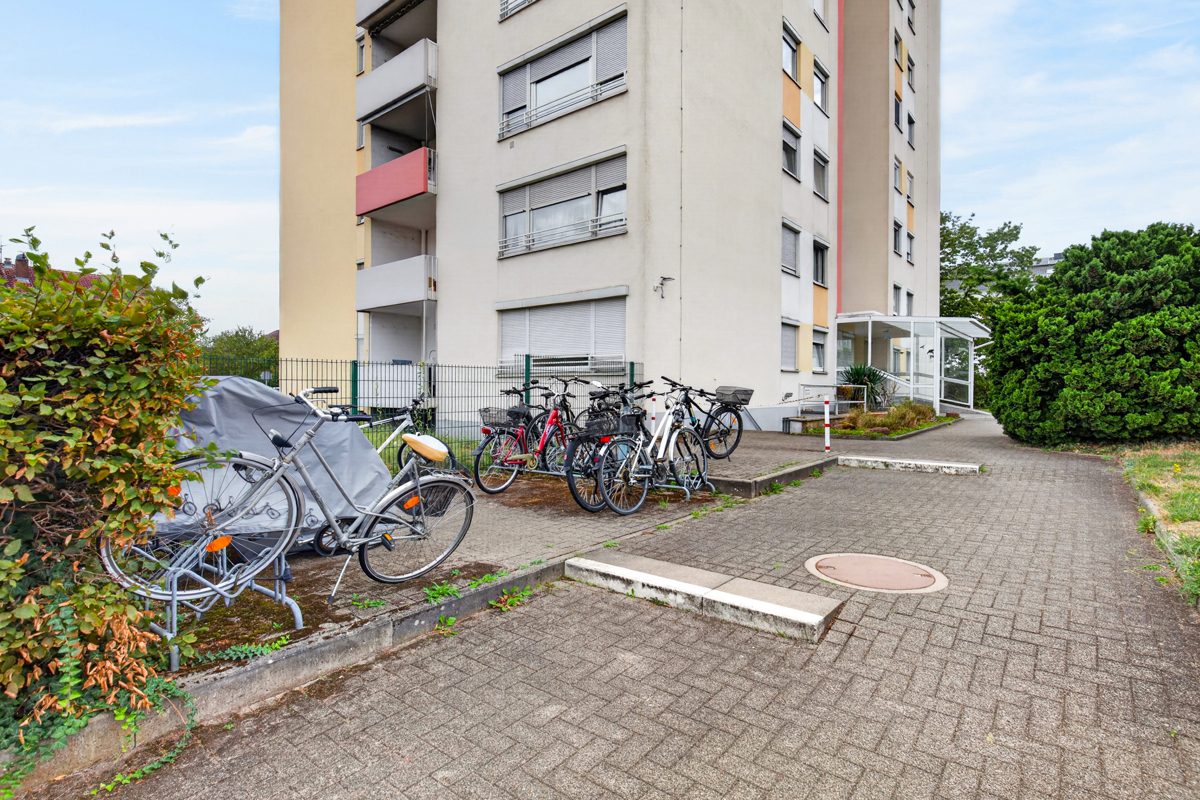 Eingangsbereich Immobilienangebot - Stutensee / Blankenloch - Wohnungen - Einziehen, ankommen, wohlfühlen – gepflegte 3-Zimmer-Wohnung mit Loggia und Garage