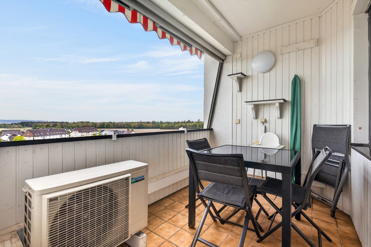 gemütliche Loggia Immobilienangebot - Stutensee / Blankenloch - Wohnungen - Einziehen, ankommen, wohlfühlen – gepflegte 3-Zimmer-Wohnung mit Loggia und Garage