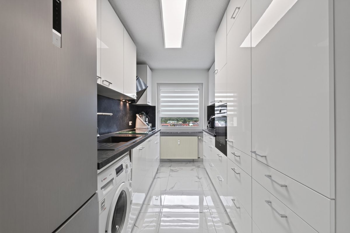 moderne Einbauküche Immobilienangebot - Stutensee / Blankenloch - Wohnungen - Einziehen, ankommen, wohlfühlen – gepflegte 3-Zimmer-Wohnung mit Loggia und Garage