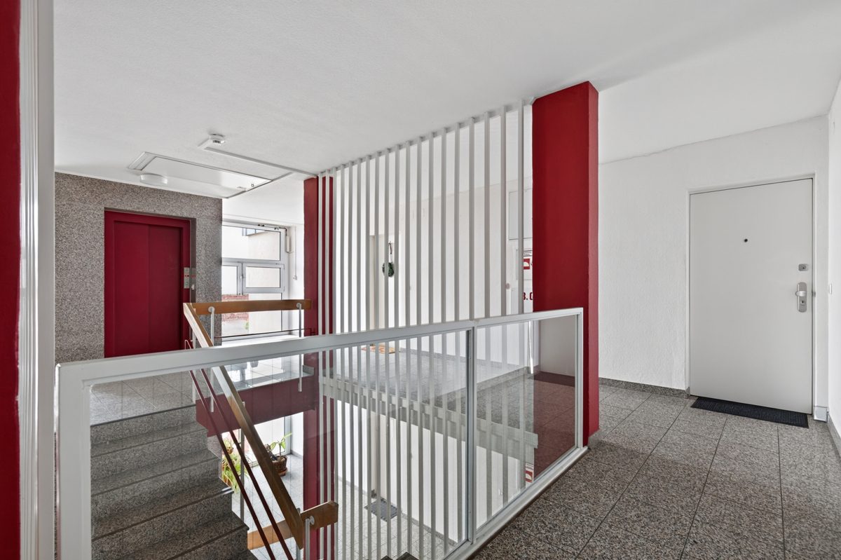gepflegtes Treppenhaus Immobilienangebot - Stutensee / Blankenloch - Wohnungen - Einziehen, ankommen, wohlfühlen – gepflegte 3-Zimmer-Wohnung mit Loggia und Garage