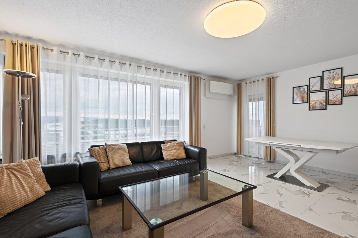 Wohnzimmer Immobilienangebot - Stutensee / Blankenloch - Wohnungen - Einziehen, ankommen, wohlfühlen – gepflegte 3-Zimmer-Wohnung mit Loggia und Garage