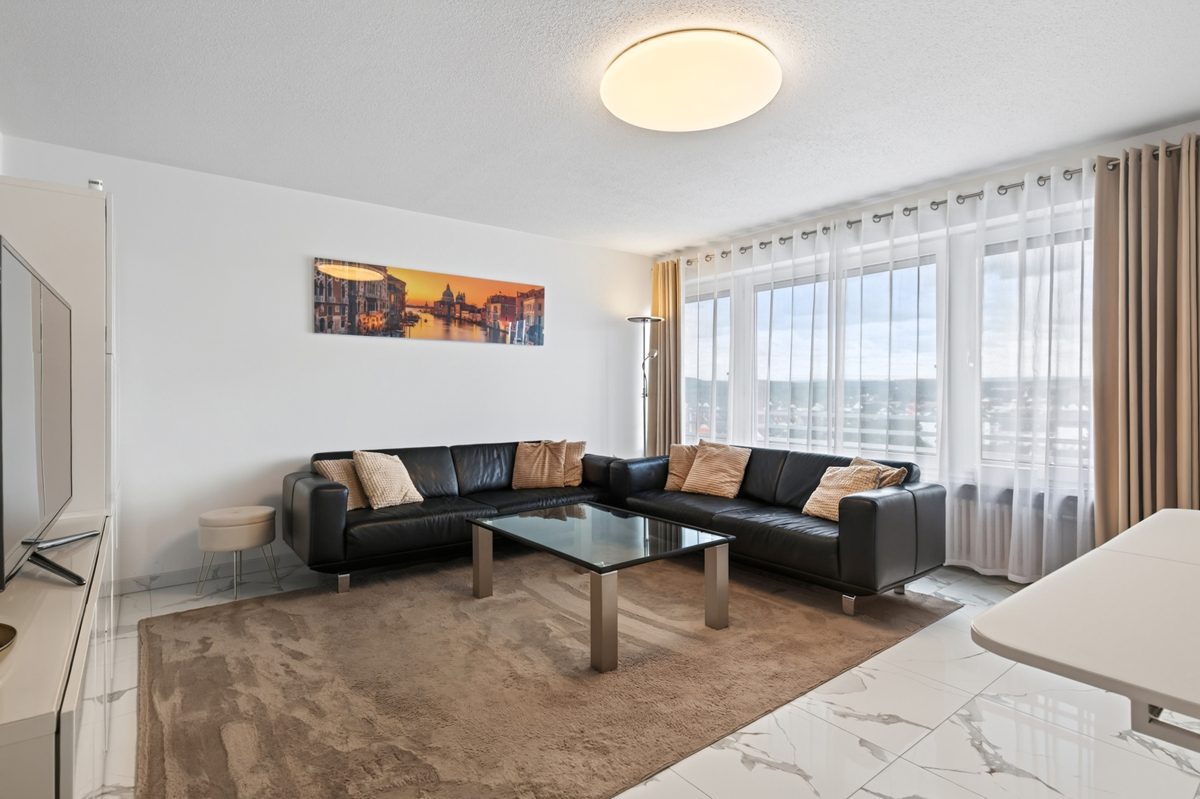 Wohnzimmer Immobilienangebot - Stutensee / Blankenloch - Wohnungen - Einziehen, ankommen, wohlfühlen – gepflegte 3-Zimmer-Wohnung mit Loggia und Garage