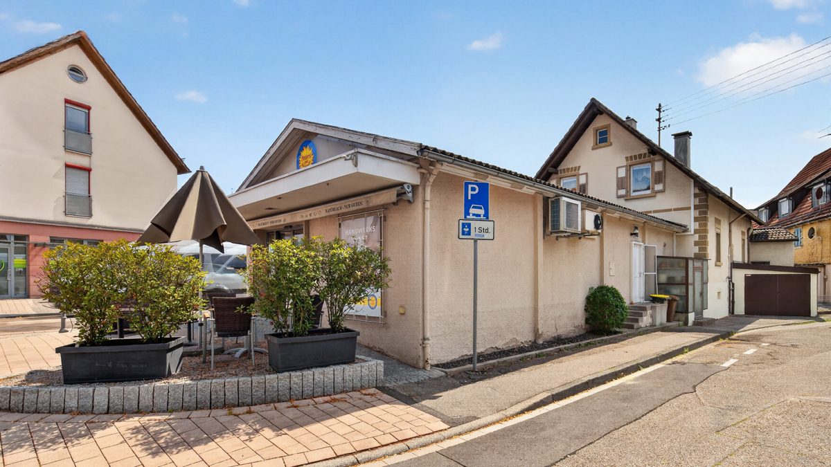 Immobilienangebot - Baden-Baden / Haueneberstein - Wohnen & Anlage - Selbst wohnen, Miete einnehmen – Einfamilienhaus mit vermieteter Bäckerei in Baden-Baden