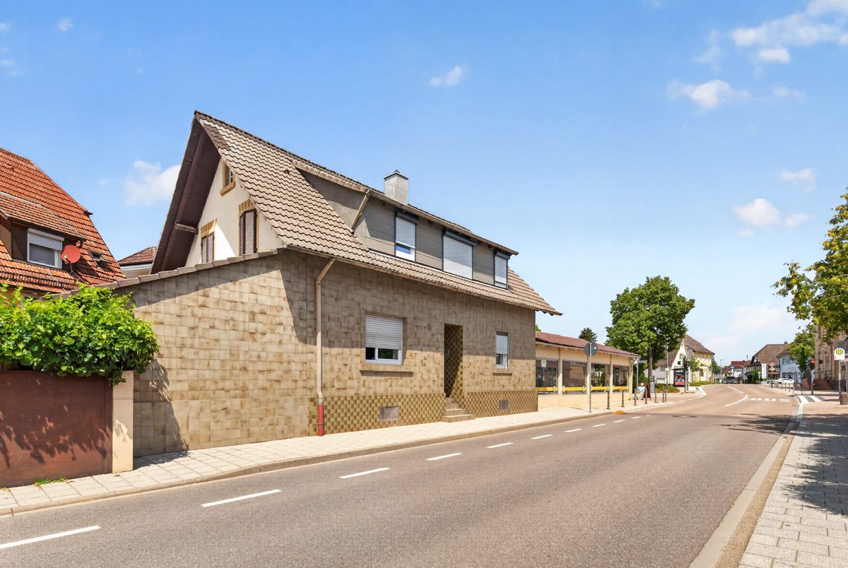 Immobilienangebot - Baden-Baden / Haueneberstein - Wohnen & Anlage - Selbst wohnen, Miete einnehmen – Einfamilienhaus mit vermieteter Bäckerei in Baden-Baden