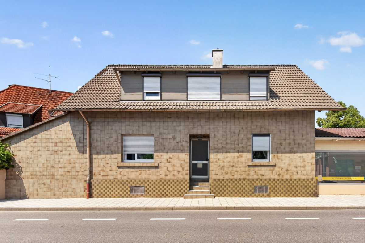 Immobilienangebot - Baden-Baden / Haueneberstein - Wohnen & Anlage - Selbst wohnen, Miete einnehmen – Einfamilienhaus mit vermieteter Bäckerei in Baden-Baden