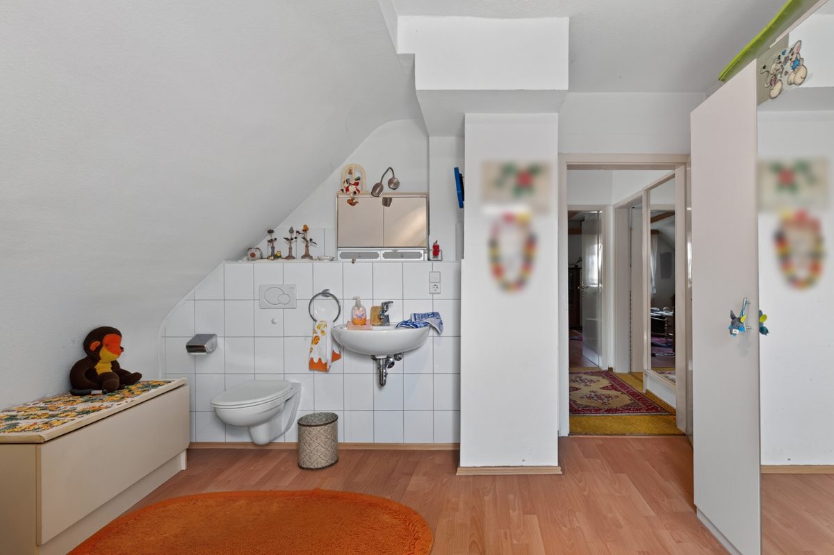 Immobilienangebot - Baden-Baden / Haueneberstein - Wohnen & Anlage - Selbst wohnen, Miete einnehmen – Einfamilienhaus mit vermieteter Bäckerei in Baden-Baden