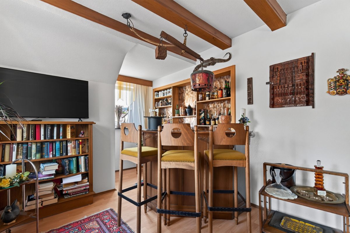 Immobilienangebot - Baden-Baden / Haueneberstein - Wohnen & Anlage - Selbst wohnen, Miete einnehmen – Einfamilienhaus mit vermieteter Bäckerei in Baden-Baden