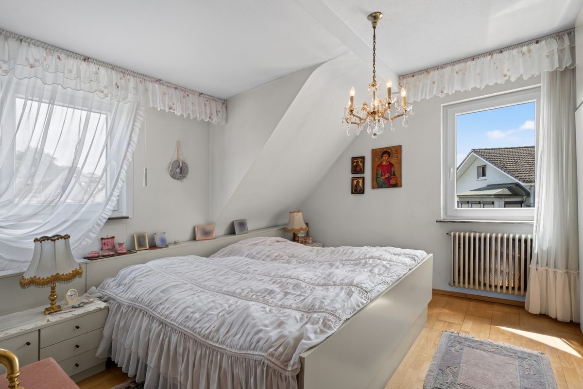 Immobilienangebot - Baden-Baden / Haueneberstein - Wohnen & Anlage - Selbst wohnen, Miete einnehmen – Einfamilienhaus mit vermieteter Bäckerei in Baden-Baden