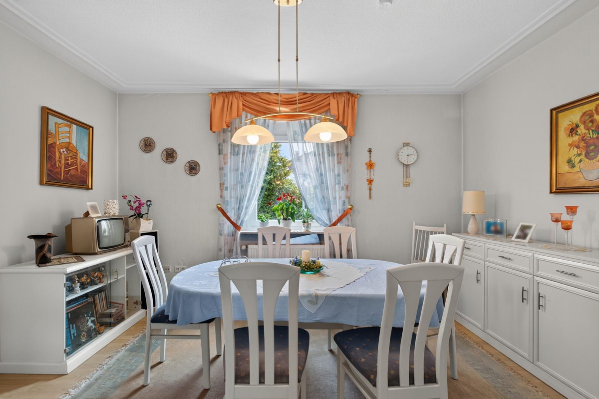 Immobilienangebot - Baden-Baden / Haueneberstein - Wohnen & Anlage - Selbst wohnen, Miete einnehmen – Einfamilienhaus mit vermieteter Bäckerei in Baden-Baden