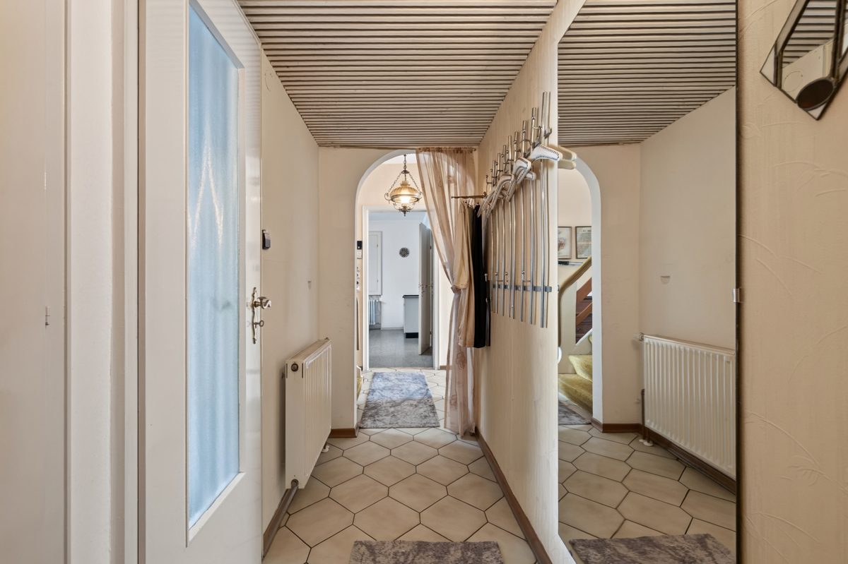 Immobilienangebot - Baden-Baden / Haueneberstein - Wohnen & Anlage - Selbst wohnen, Miete einnehmen – Einfamilienhaus mit vermieteter Bäckerei in Baden-Baden