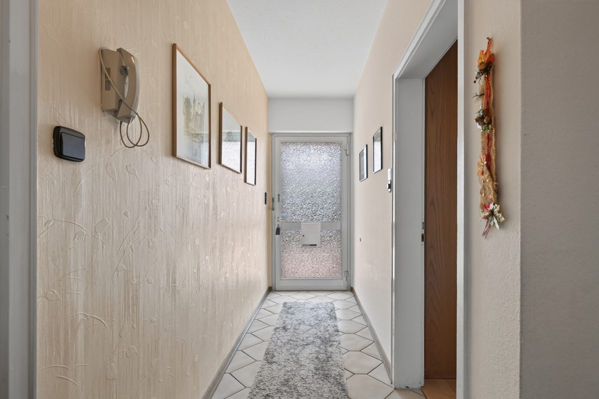 Immobilienangebot - Baden-Baden / Haueneberstein - Wohnen & Anlage - Selbst wohnen, Miete einnehmen – Einfamilienhaus mit vermieteter Bäckerei in Baden-Baden