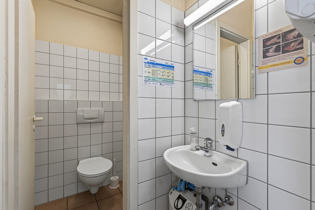 Immobilienangebot - Baden-Baden / Haueneberstein - Wohnen & Anlage - Selbst wohnen, Miete einnehmen – Einfamilienhaus mit vermieteter Bäckerei in Baden-Baden