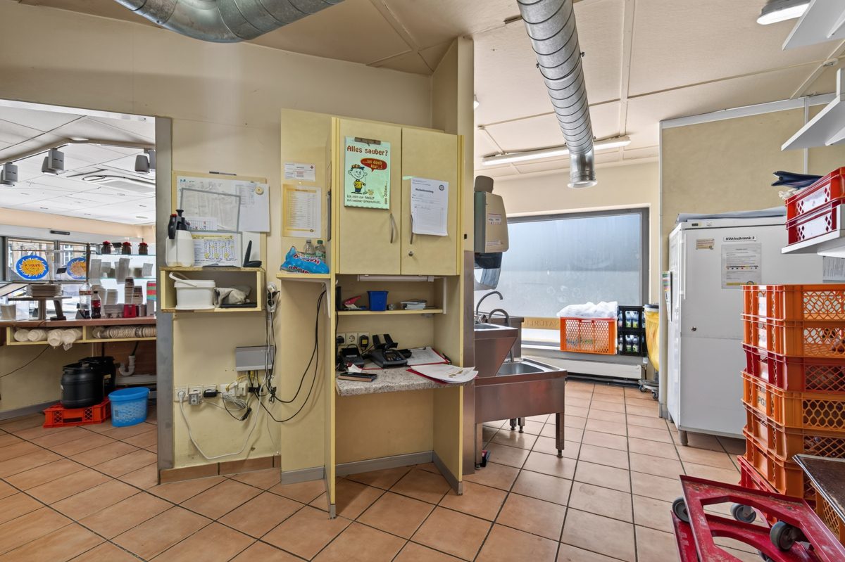 Immobilienangebot - Baden-Baden / Haueneberstein - Wohnen & Anlage - Selbst wohnen, Miete einnehmen – Einfamilienhaus mit vermieteter Bäckerei in Baden-Baden