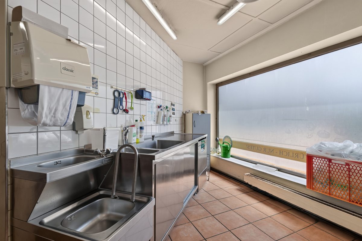 Immobilienangebot - Baden-Baden / Haueneberstein - Wohnen & Anlage - Selbst wohnen, Miete einnehmen – Einfamilienhaus mit vermieteter Bäckerei in Baden-Baden