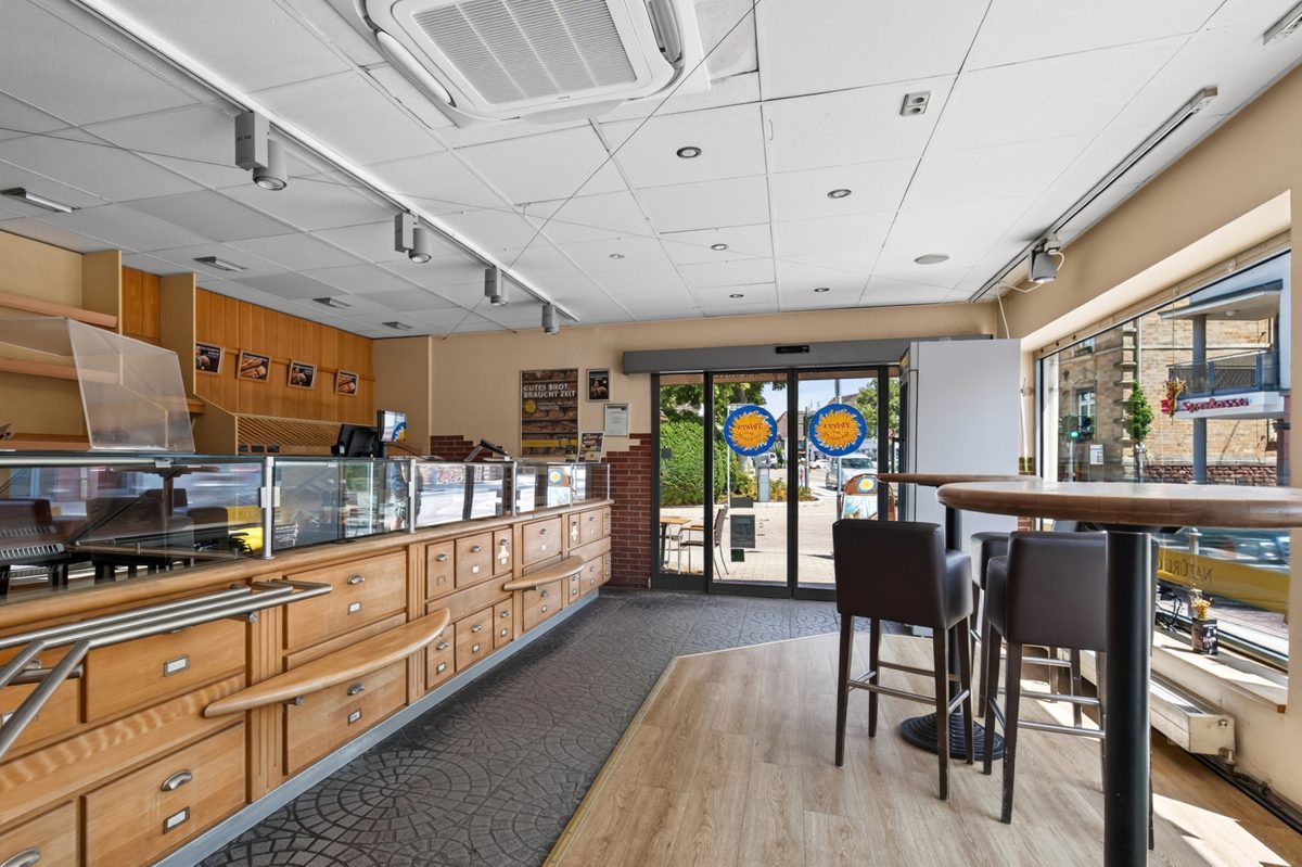 Immobilienangebot - Baden-Baden / Haueneberstein - Wohnen & Anlage - Selbst wohnen, Miete einnehmen – Einfamilienhaus mit vermieteter Bäckerei in Baden-Baden