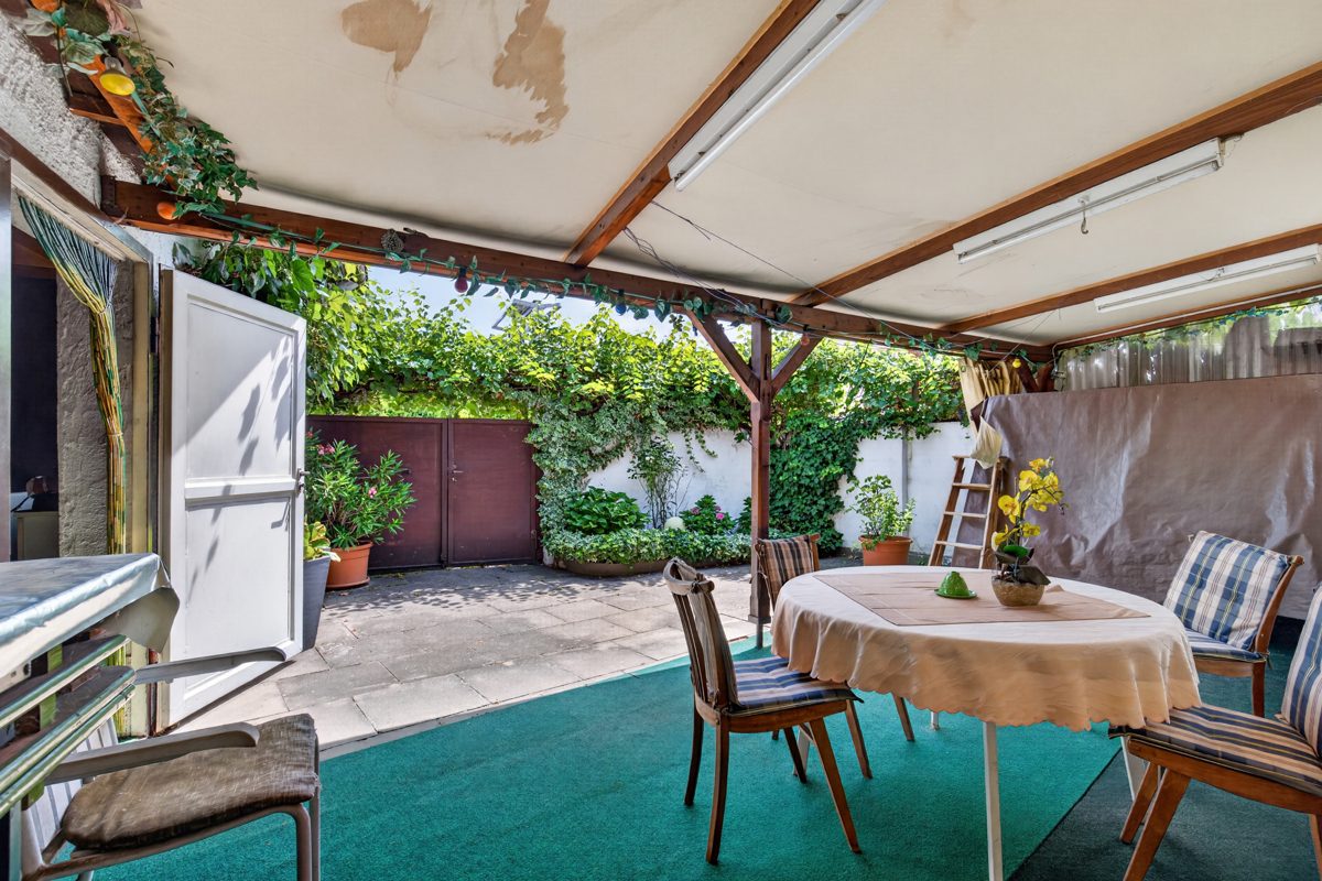 Immobilienangebot - Baden-Baden / Haueneberstein - Wohnen & Anlage - Selbst wohnen, Miete einnehmen – Einfamilienhaus mit vermieteter Bäckerei in Baden-Baden