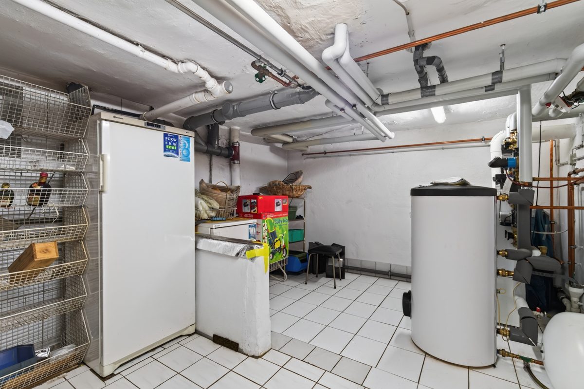 Immobilienangebot - Baden-Baden / Haueneberstein - Wohnen & Anlage - Selbst wohnen, Miete einnehmen – Einfamilienhaus mit vermieteter Bäckerei in Baden-Baden