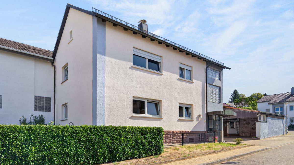 Immobilienangebot - Karlsruhe / Grünwettersbach - Wohnen & Anlage - Zweifamilienhaus mit Garten, Scheune und Erweiterungsmöglichkeiten – Platz für Ihre Wohnideen