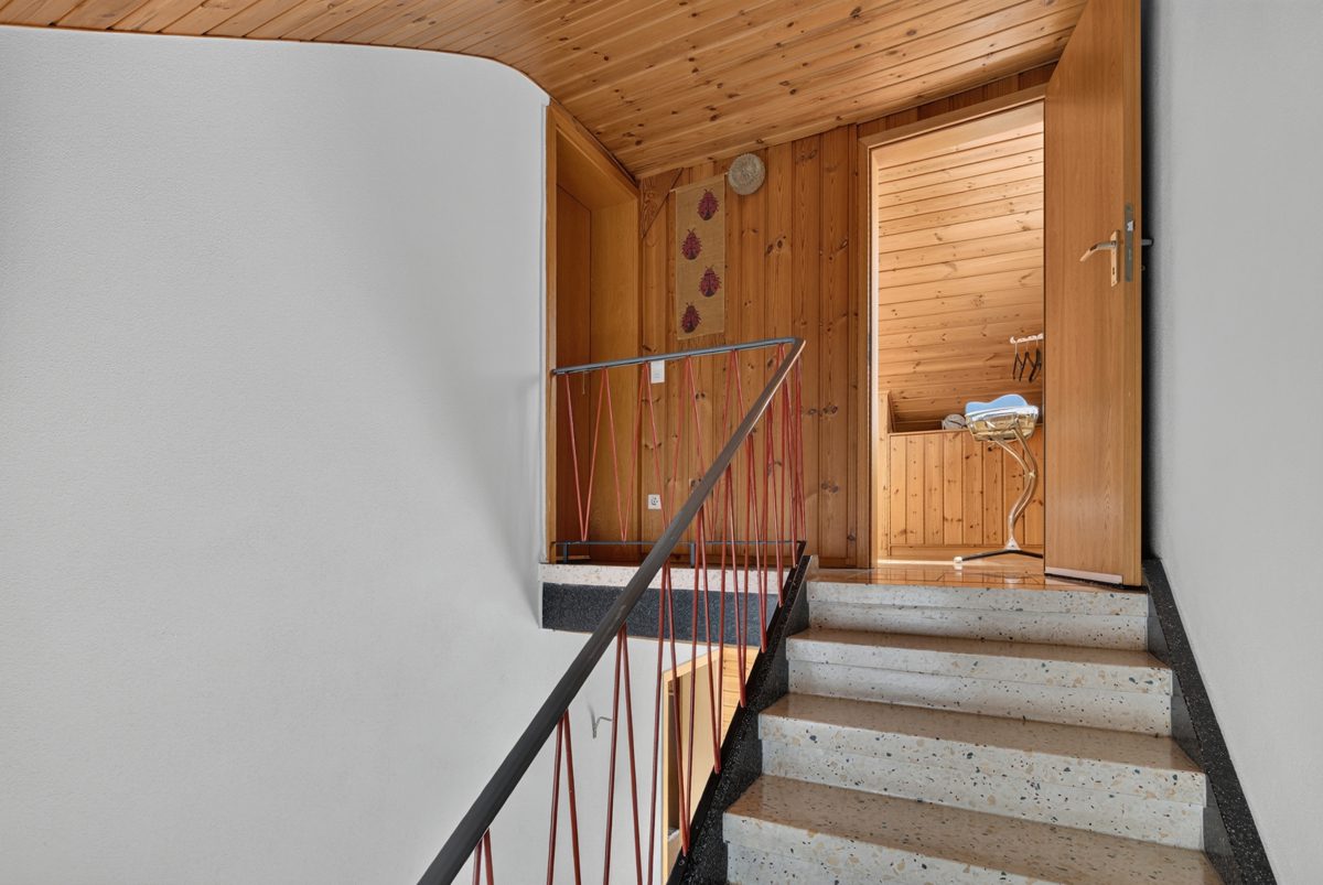 DG Treppenhaus Immobilienangebot - Karlsruhe / Grünwettersbach - Wohnen & Anlage - Zweifamilienhaus mit Garten, Scheune und Erweiterungsmöglichkeiten – Platz für Ihre Wohnideen