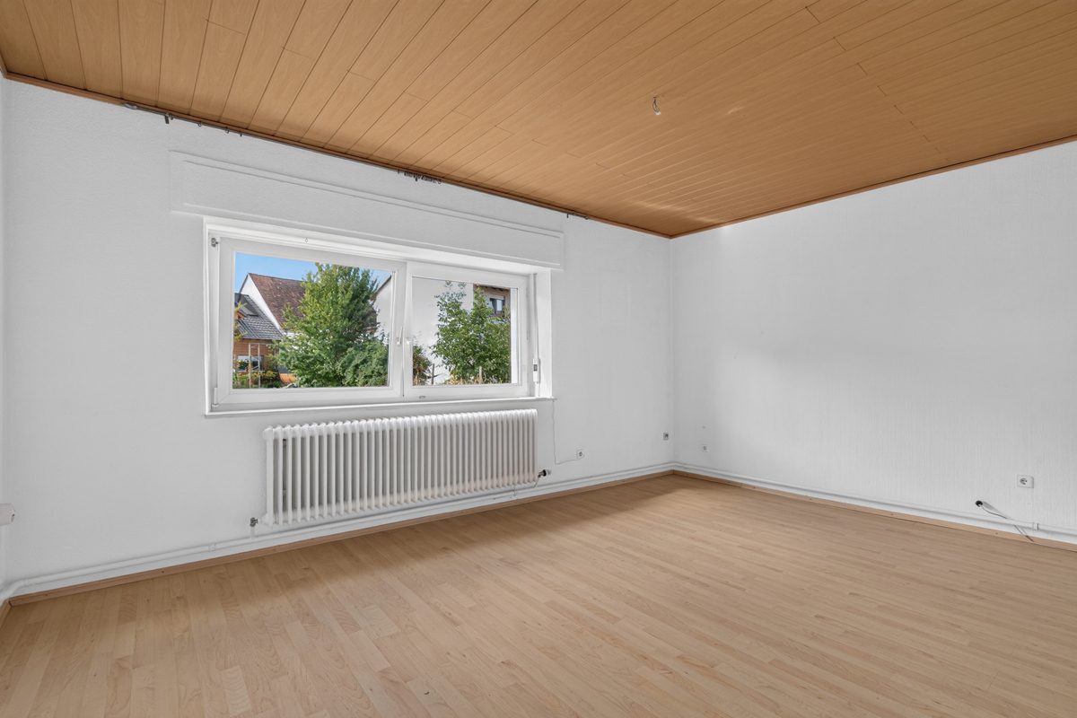EG Wohnzimmer Immobilienangebot - Karlsruhe / Grünwettersbach - Wohnen & Anlage - Zweifamilienhaus mit Garten, Scheune und Erweiterungsmöglichkeiten – Platz für Ihre Wohnideen