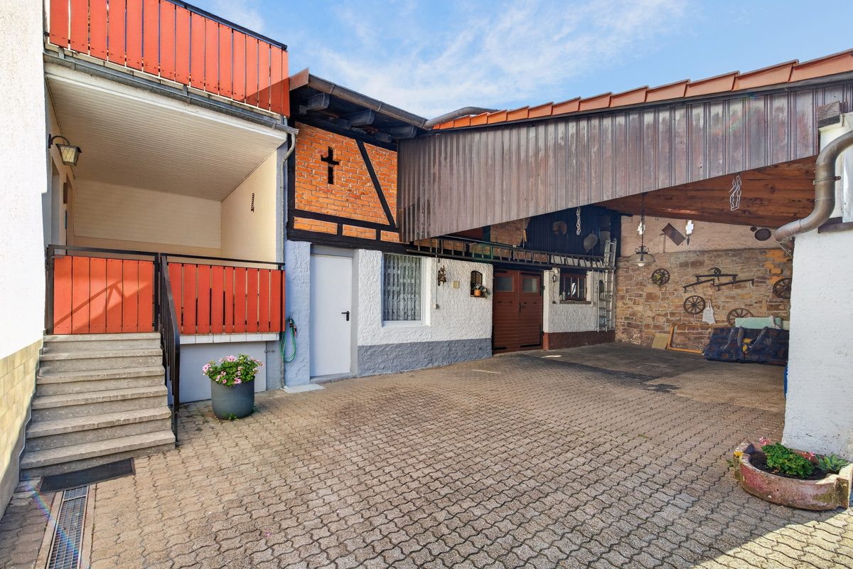 Hof mit Scheune Immobilienangebot - Karlsruhe / Grünwettersbach - Wohnen & Anlage - Zweifamilienhaus mit Garten, Scheune und Erweiterungsmöglichkeiten – Platz für Ihre Wohnideen