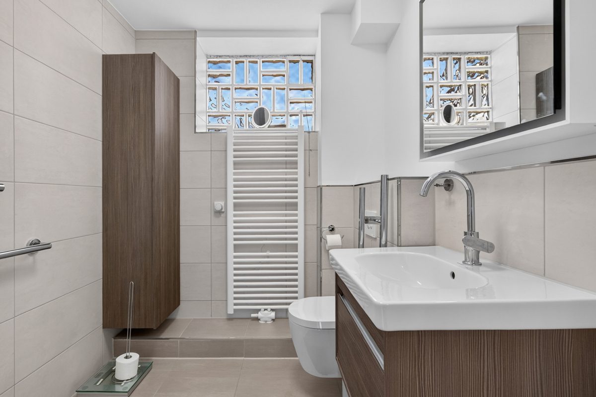 OG Bad Immobilienangebot - Karlsruhe / Grünwettersbach - Wohnen & Anlage - Zweifamilienhaus mit Garten, Scheune und Erweiterungsmöglichkeiten – Platz für Ihre Wohnideen