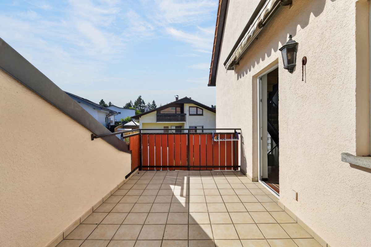 OG Balkon Immobilienangebot - Karlsruhe / Grünwettersbach - Wohnen & Anlage - Zweifamilienhaus mit Garten, Scheune und Erweiterungsmöglichkeiten – Platz für Ihre Wohnideen