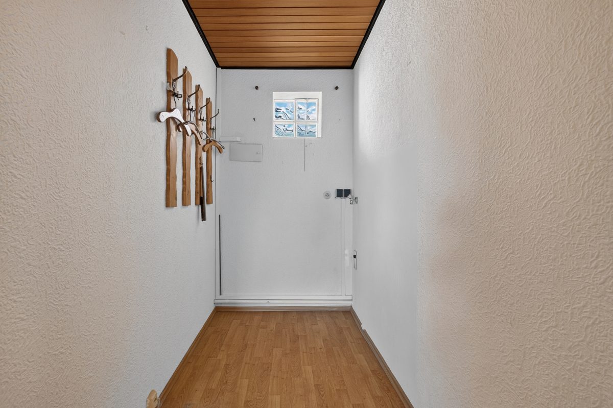 OG Abstellraum Immobilienangebot - Karlsruhe / Grünwettersbach - Wohnen & Anlage - Zweifamilienhaus mit Garten, Scheune und Erweiterungsmöglichkeiten – Platz für Ihre Wohnideen