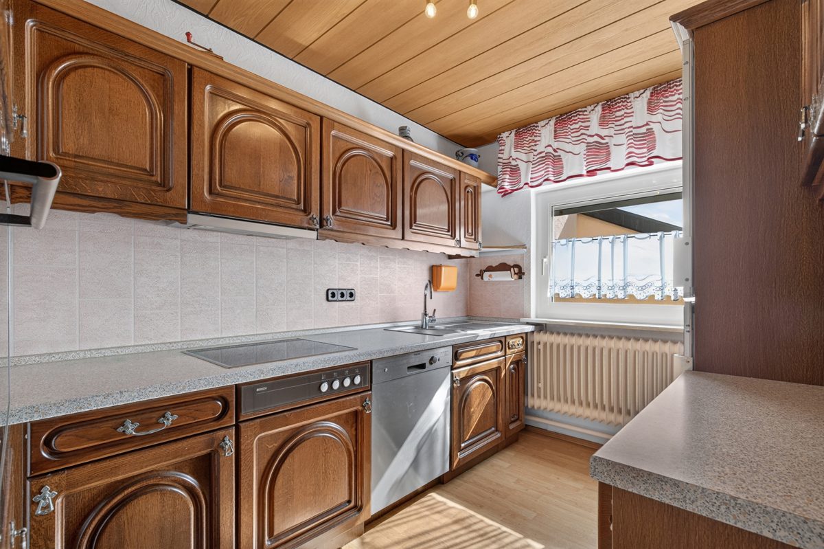 OG Küche Immobilienangebot - Karlsruhe / Grünwettersbach - Wohnen & Anlage - Zweifamilienhaus mit Garten, Scheune und Erweiterungsmöglichkeiten – Platz für Ihre Wohnideen