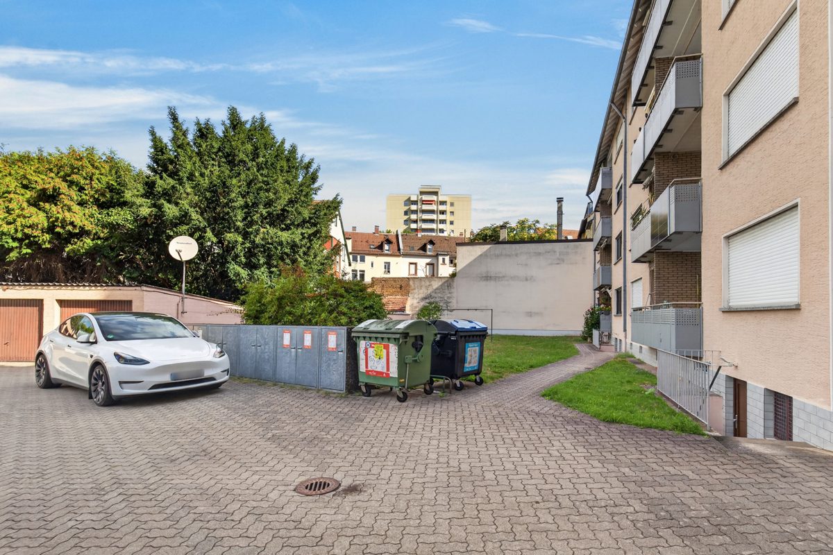 Außenansicht hinten Immobilienangebot - Karlsruhe / Durlach - Wohnungen - 2022 kernsaniert - Attraktive Wohnimmobilie in gefragter Durlacher Lage!