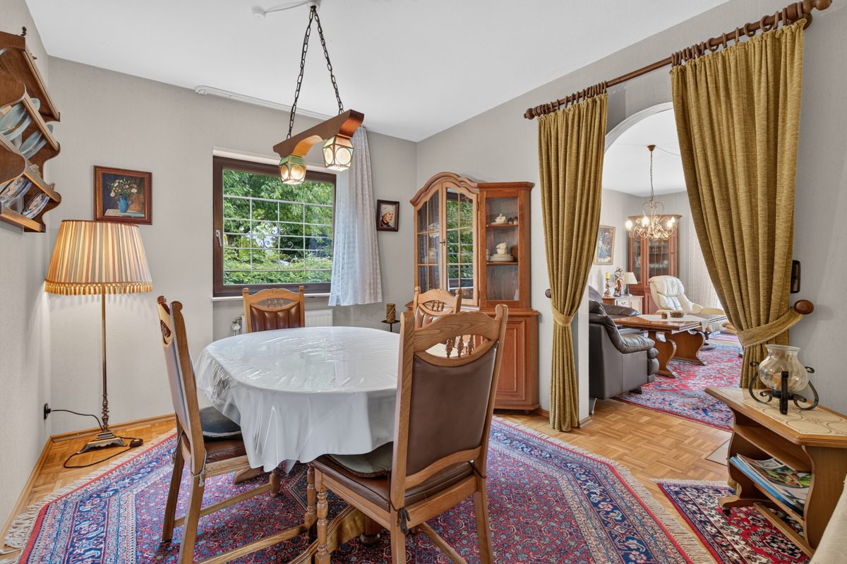 gemütliches Esszimmer Immobilienangebot - Karlsruhe / Grünwettersbach - Wohnen & Anlage - Viel Platz zum Leben. Viel Raum für Ideen. Ihr Familiendomizil in Grünwettersbach