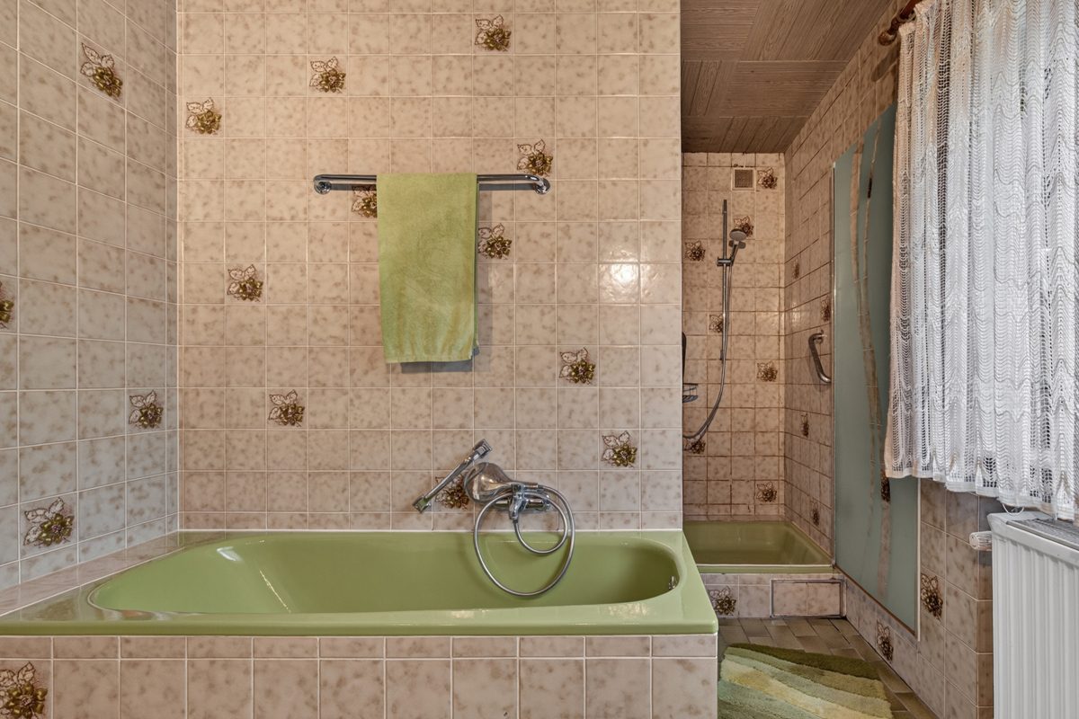 Tageslichtbadezimmer im OG Immobilienangebot - Karlsruhe / Grünwettersbach - Wohnen & Anlage - Viel Platz zum Leben. Viel Raum für Ideen. Ihr Familiendomizil in Grünwettersbach