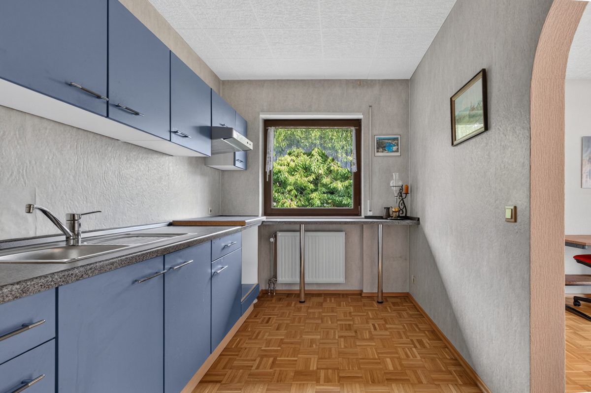 Einbauküche im OG Immobilienangebot - Karlsruhe / Grünwettersbach - Wohnen & Anlage - Viel Platz zum Leben. Viel Raum für Ideen. Ihr Familiendomizil in Grünwettersbach