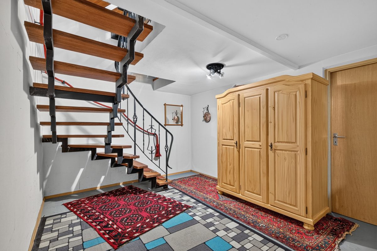 Flur im Untergeschoss Immobilienangebot - Karlsruhe / Grünwettersbach - Wohnen & Anlage - Viel Platz zum Leben. Viel Raum für Ideen. Ihr Familiendomizil in Grünwettersbach