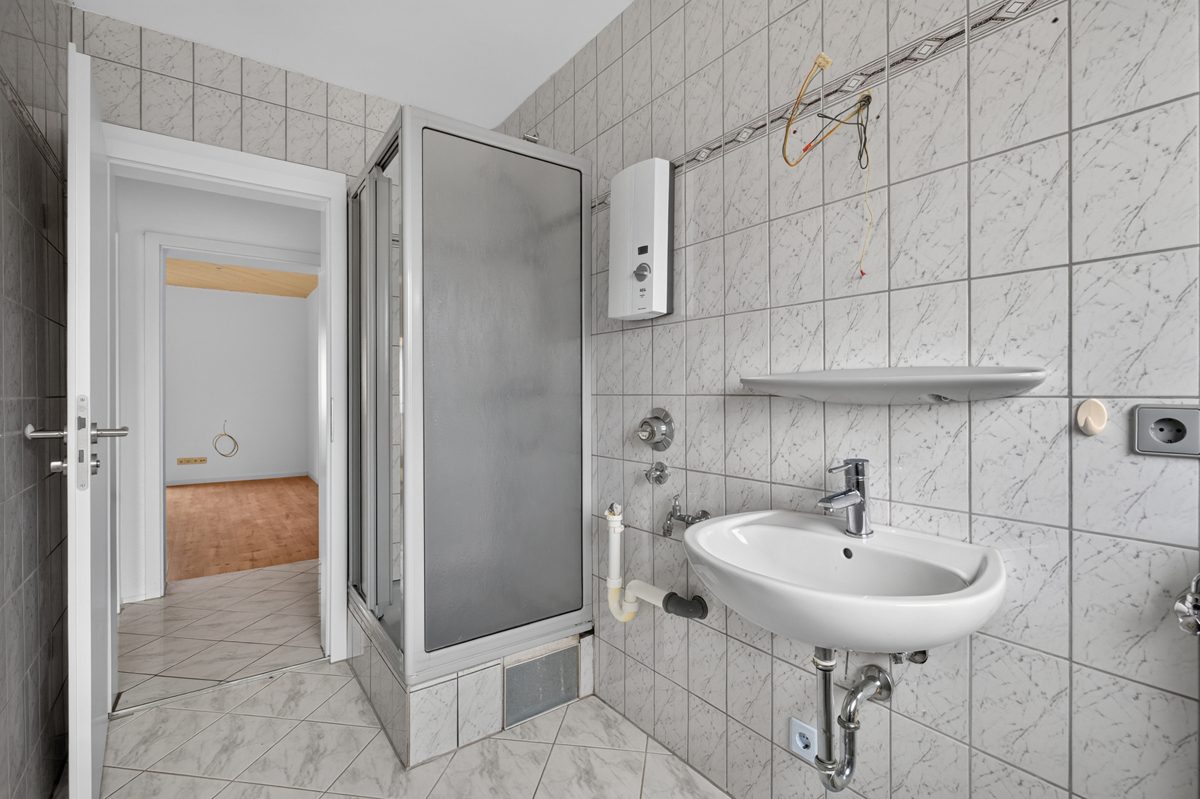 Badezimmer Immobilienangebot - Gernsbach - Wohnungen - Ankommen und wohlfühlen – provisionsfreie 3-Zimmer-Wohnung mit Balkon in Gernsbach