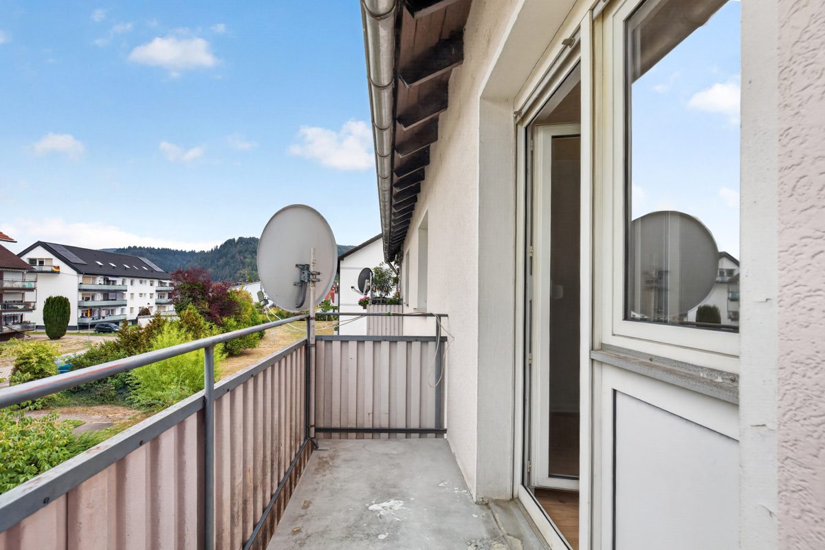 Balkonaussicht Immobilienangebot - Gernsbach - Wohnungen - Ankommen und wohlfühlen – provisionsfreie 3-Zimmer-Wohnung mit Balkon in Gernsbach