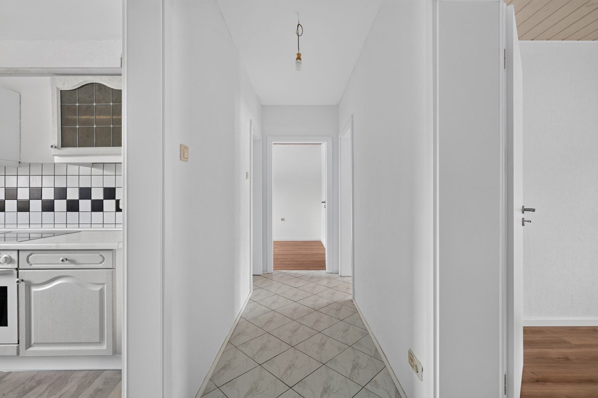 Flur Eingangssicht Immobilienangebot - Gernsbach - Wohnungen - Ankommen und wohlfühlen – provisionsfreie 3-Zimmer-Wohnung mit Balkon in Gernsbach