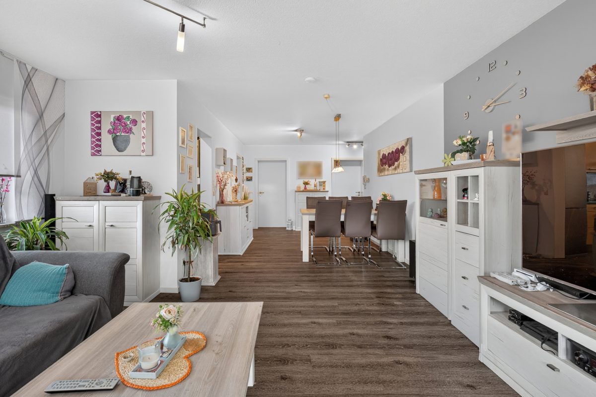 Wohnzimmer Immobilienangebot - Malsch - Wohnungen - Charmante Erdgeschosswohnung mit großem Eckbalkon und perfekter Infrastruktur