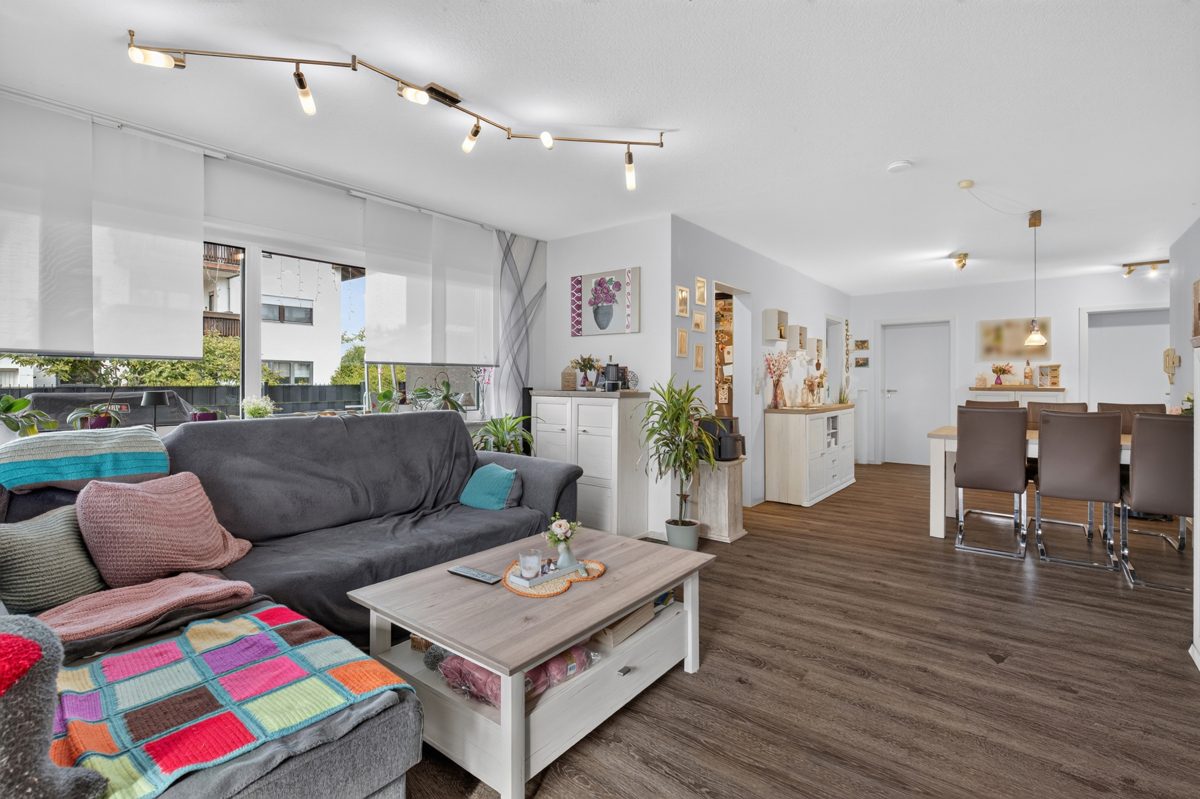 Wohnzimmer Immobilienangebot - Malsch - Wohnungen - Charmante Erdgeschosswohnung mit großem Eckbalkon und perfekter Infrastruktur