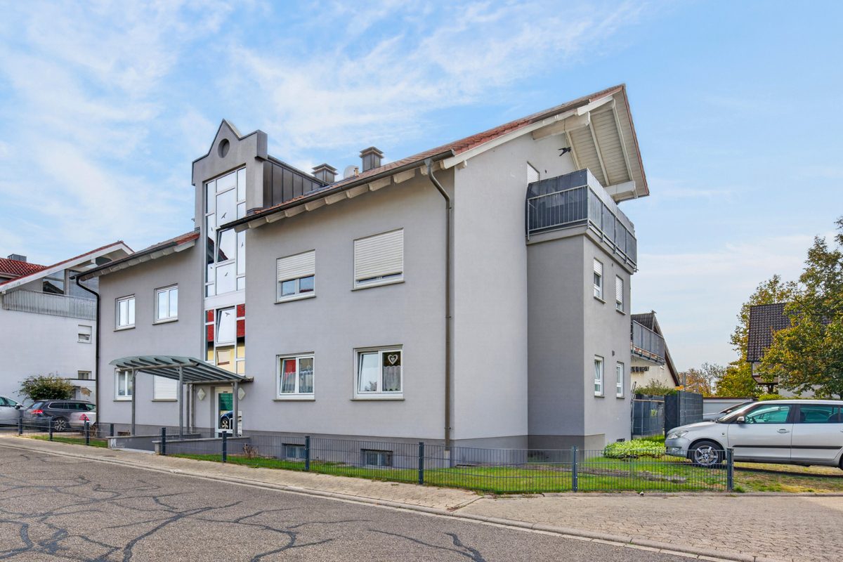 Seitenansicht Immobilienangebot - Malsch - Wohnungen - Charmante Erdgeschosswohnung mit großem Eckbalkon und perfekter Infrastruktur