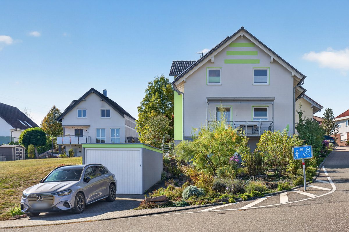 Immobilienangebot - Pfinztal / Kleinsteinbach - Wohnen & Anlage - Viel Platz für Ihre Wohnträume – Einfamilienhaus mit Einliegerwohnung und Weitblick