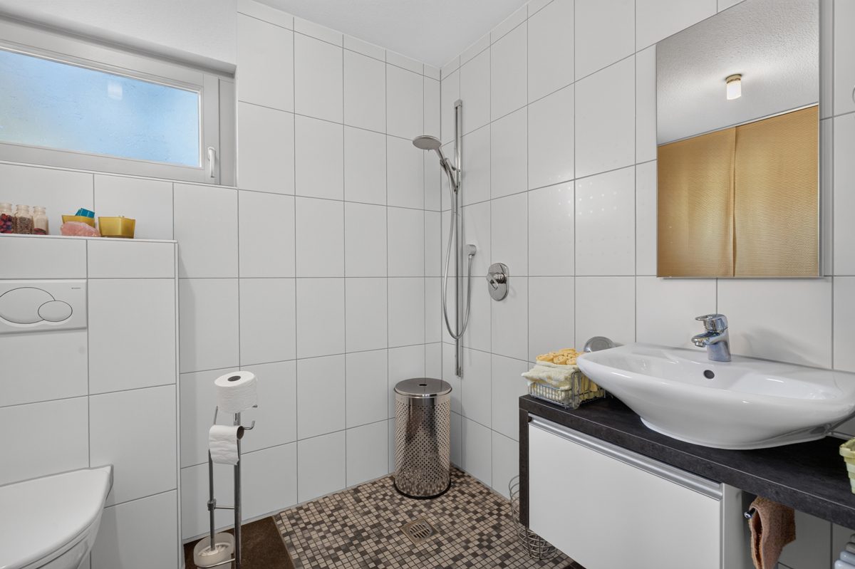 Immobilienangebot - Pfinztal / Kleinsteinbach - Wohnen & Anlage - Viel Platz für Ihre Wohnträume – Einfamilienhaus mit Einliegerwohnung und Weitblick
