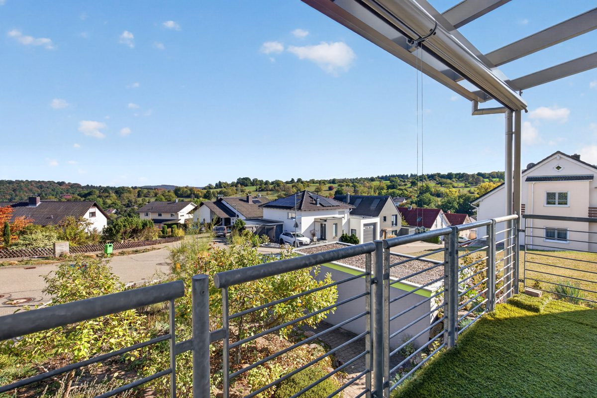 Immobilienangebot - Pfinztal / Kleinsteinbach - Wohnen & Anlage - Viel Platz für Ihre Wohnträume – Einfamilienhaus mit Einliegerwohnung und Weitblick