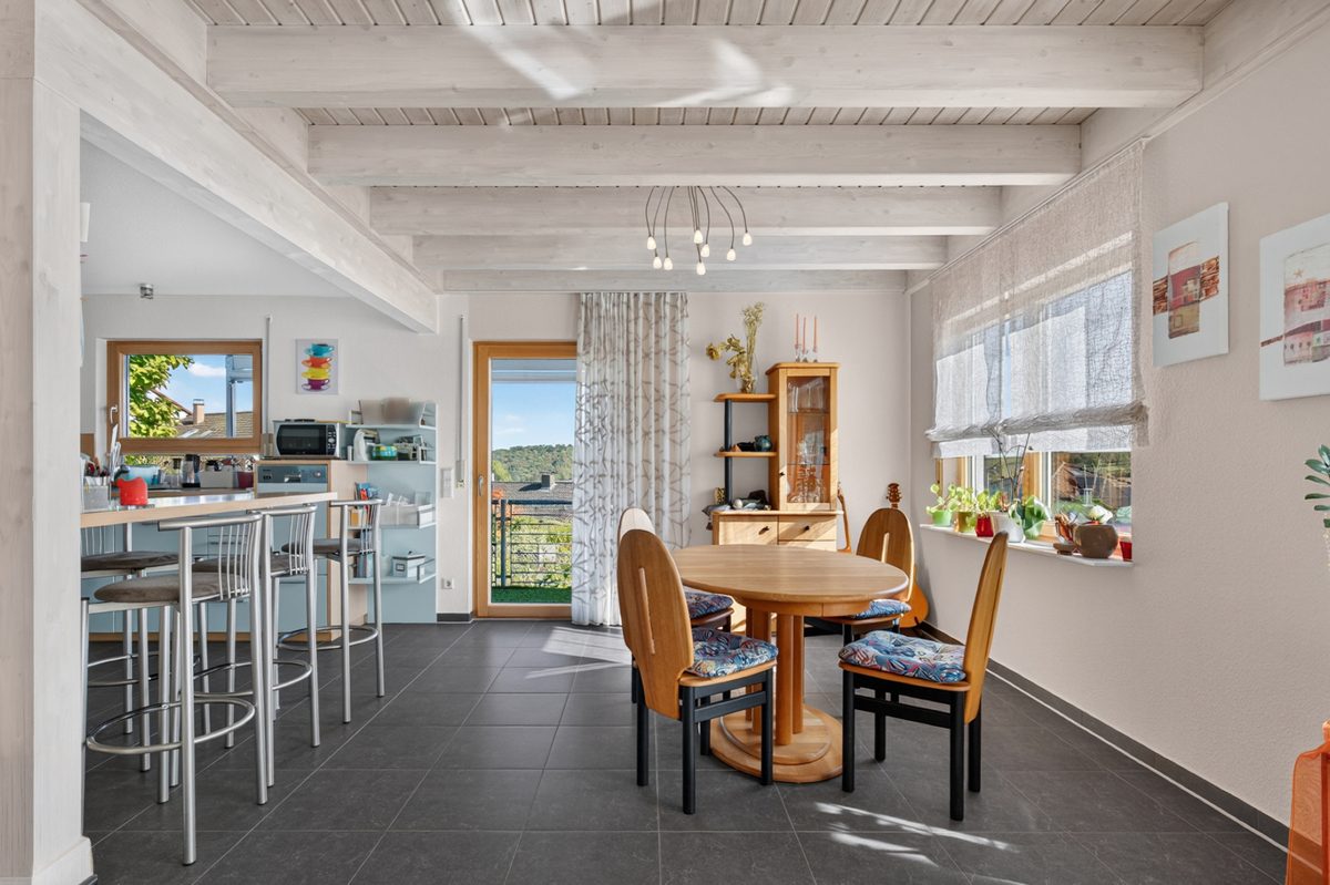 Immobilienangebot - Pfinztal / Kleinsteinbach - Wohnen & Anlage - Viel Platz für Ihre Wohnträume – Einfamilienhaus mit Einliegerwohnung und Weitblick