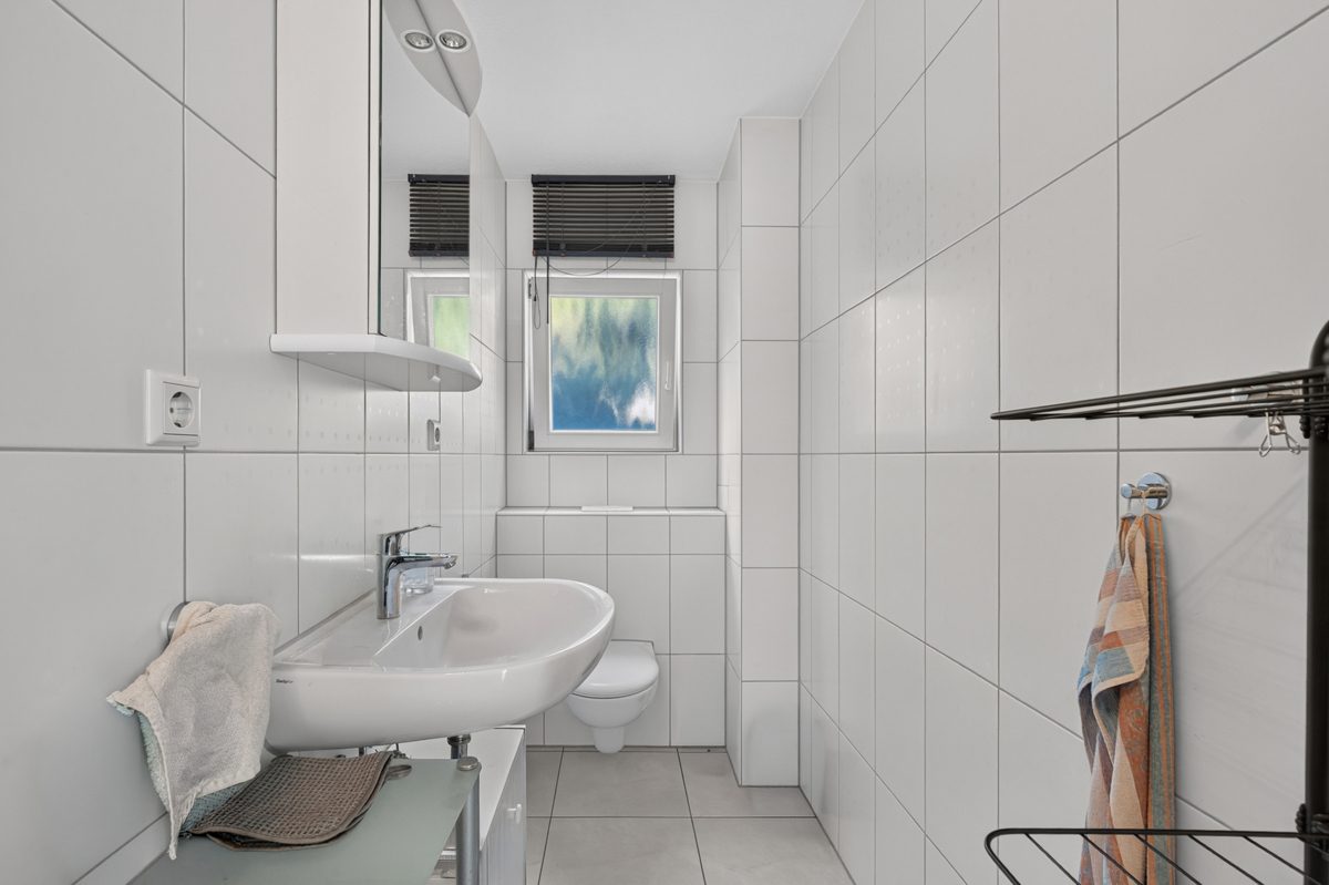 Immobilienangebot - Pfinztal / Kleinsteinbach - Wohnen & Anlage - Viel Platz für Ihre Wohnträume – Einfamilienhaus mit Einliegerwohnung und Weitblick