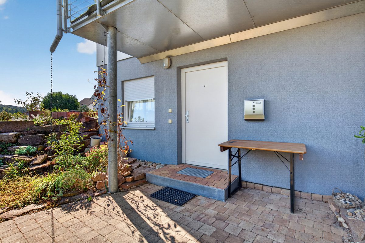 Immobilienangebot - Pfinztal / Kleinsteinbach - Wohnen & Anlage - Viel Platz für Ihre Wohnträume – Einfamilienhaus mit Einliegerwohnung und Weitblick