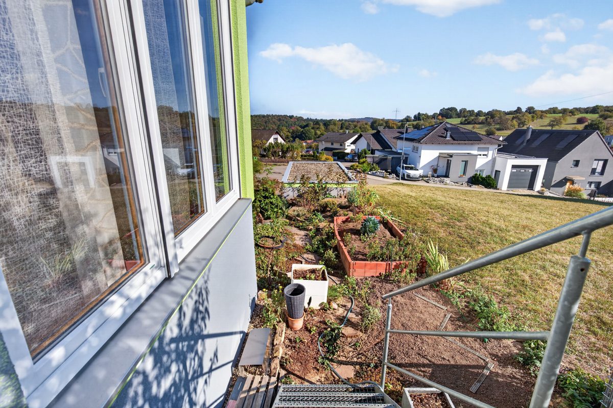 Immobilienangebot - Pfinztal / Kleinsteinbach - Wohnen & Anlage - Viel Platz für Ihre Wohnträume – Einfamilienhaus mit Einliegerwohnung und Weitblick