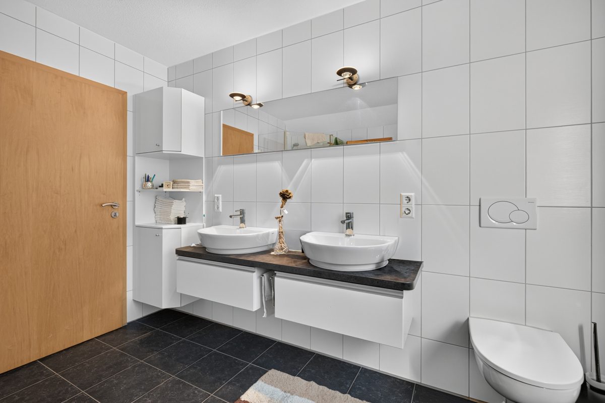 Immobilienangebot - Pfinztal / Kleinsteinbach - Wohnen & Anlage - Viel Platz für Ihre Wohnträume – Einfamilienhaus mit Einliegerwohnung und Weitblick